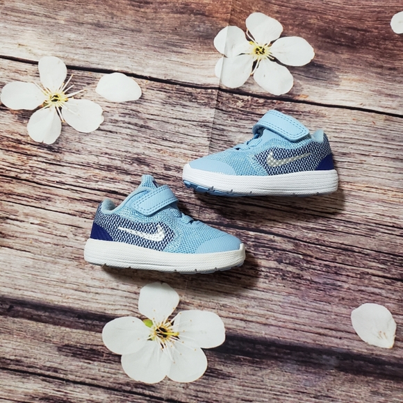 Nike Revolution Sz 3 - Picture 2 of 7